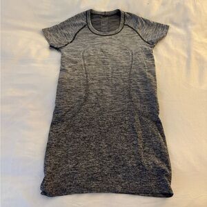 Lululemon Womens Ombre Gray Swiftly Tech Short Sleeve Top Size 4